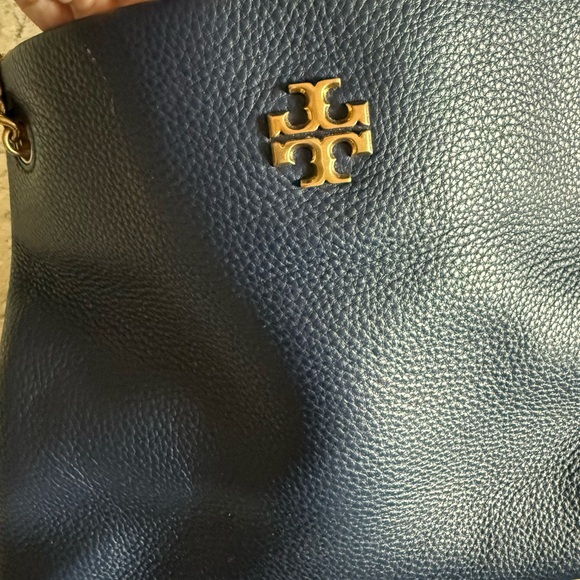 Tory Burch Dark Blue Shoulder Bag with Gold Chains - Picture 4 of 10